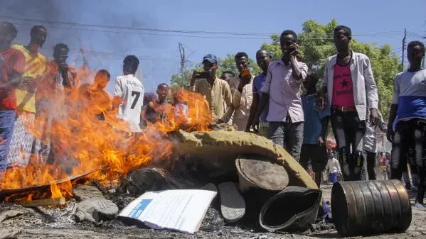 Heavy Gunfire Grips Mogadishu as Opposition Defies President’s Controversial Term Extension