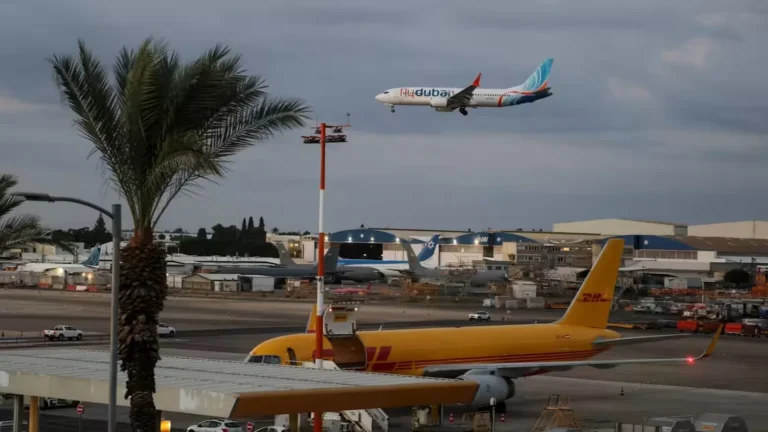 Passengers overcame pilot who tried to crash flydubai flight, Israel says